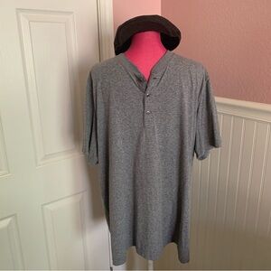 Men’s Foundry Big & Tall Grey Short Sleeved Henley XLT, worn few times